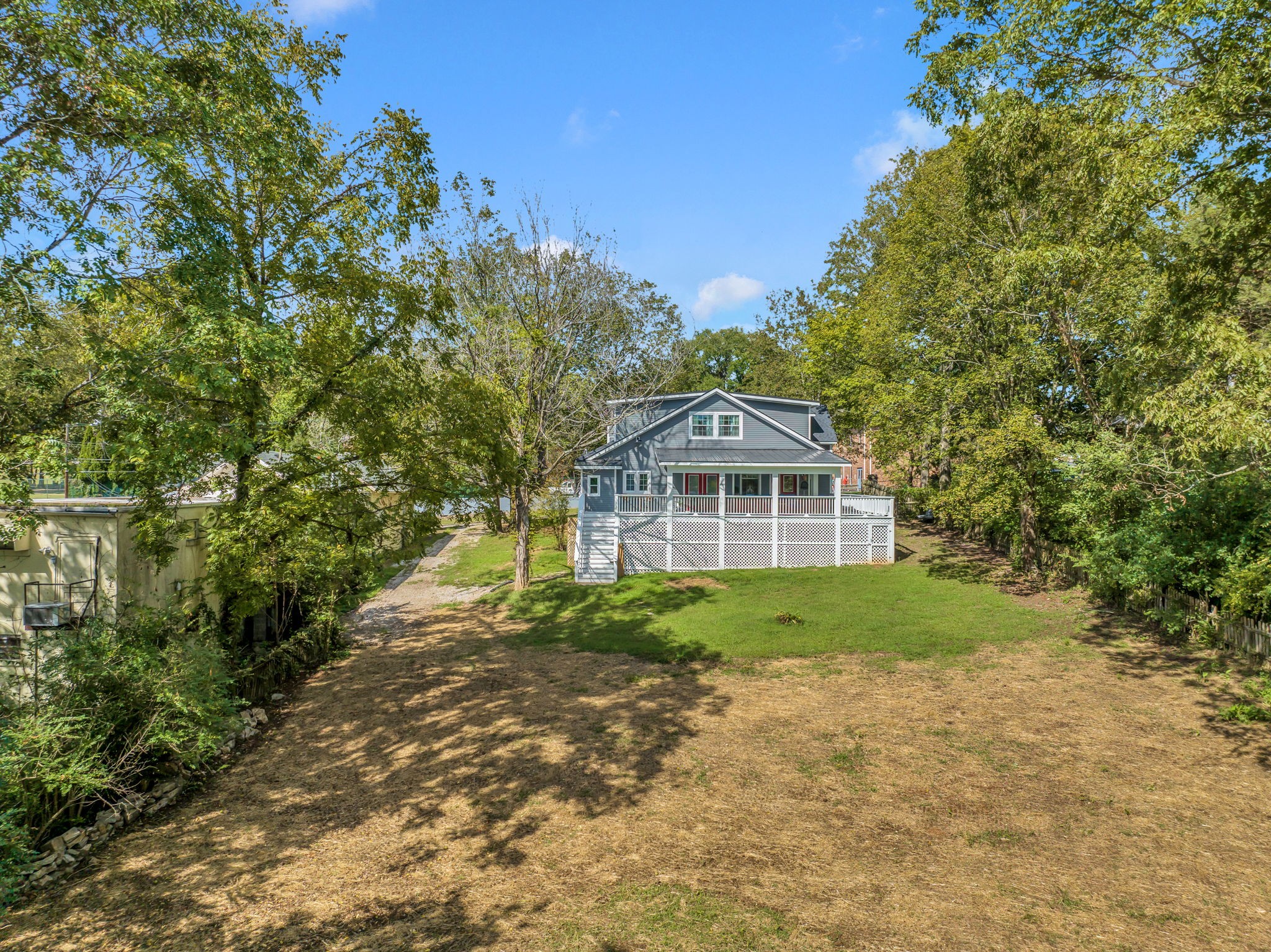 415 W 9th St