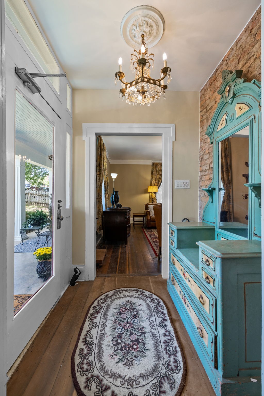 415 W 9th St