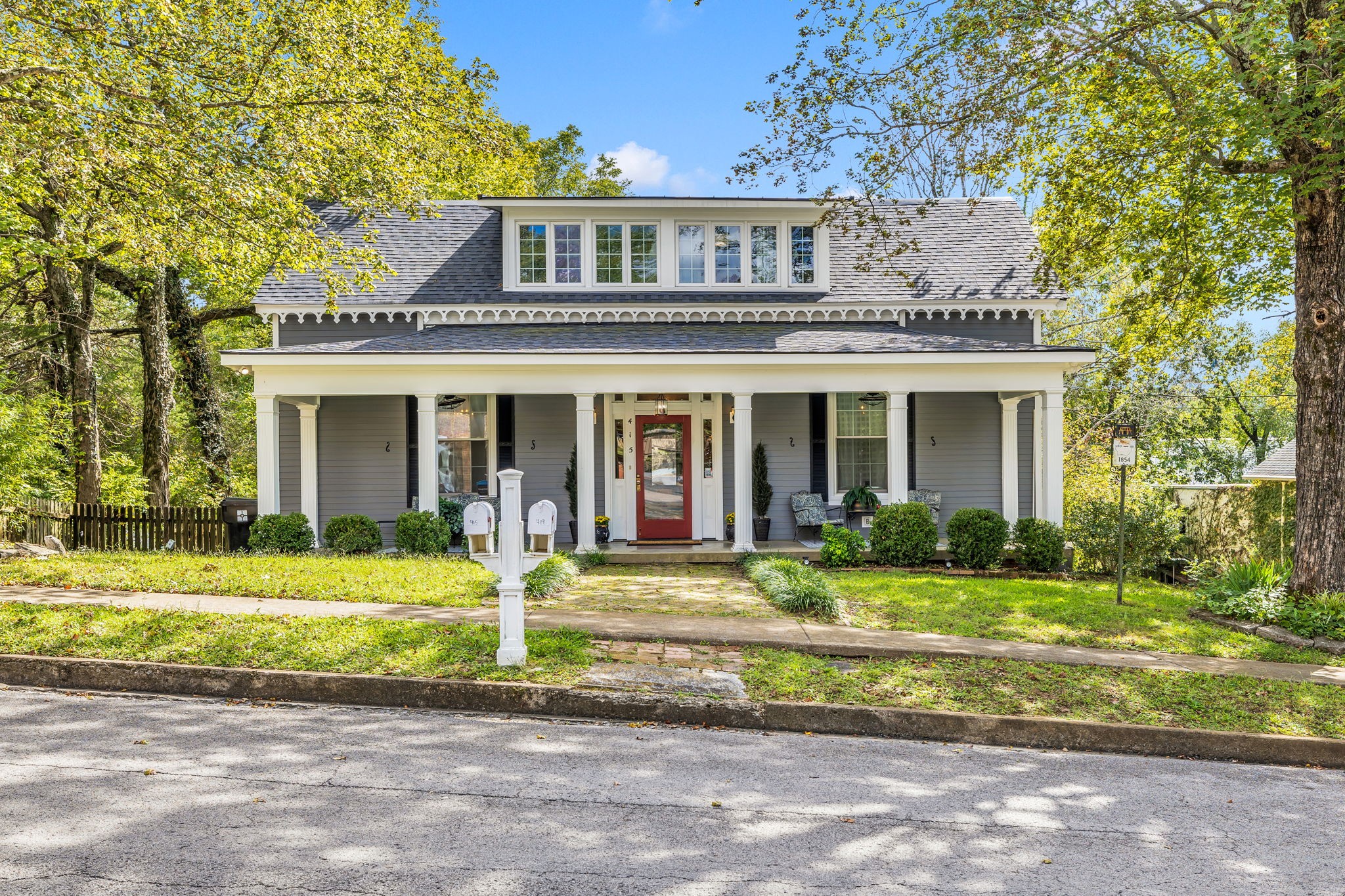 415 W 9th St