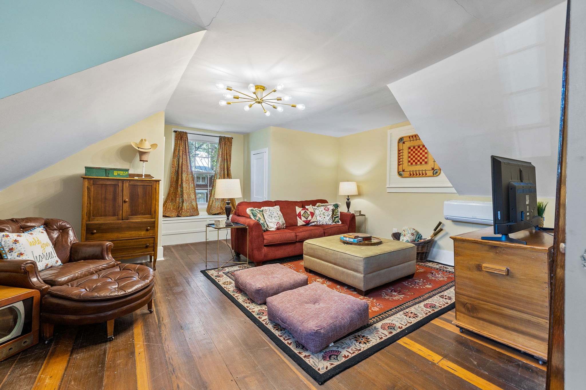 415 W 9th St