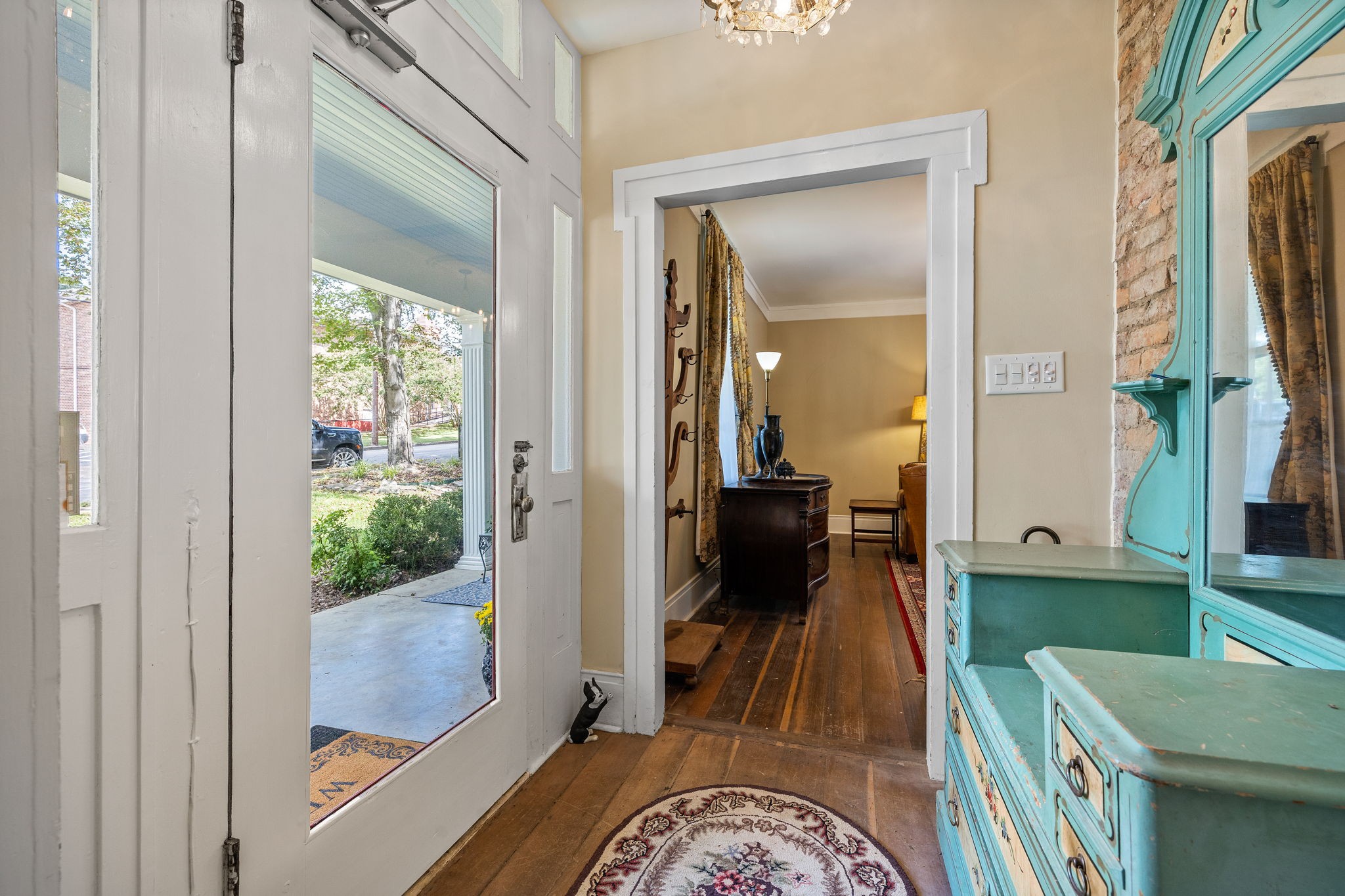 415 W 9th St