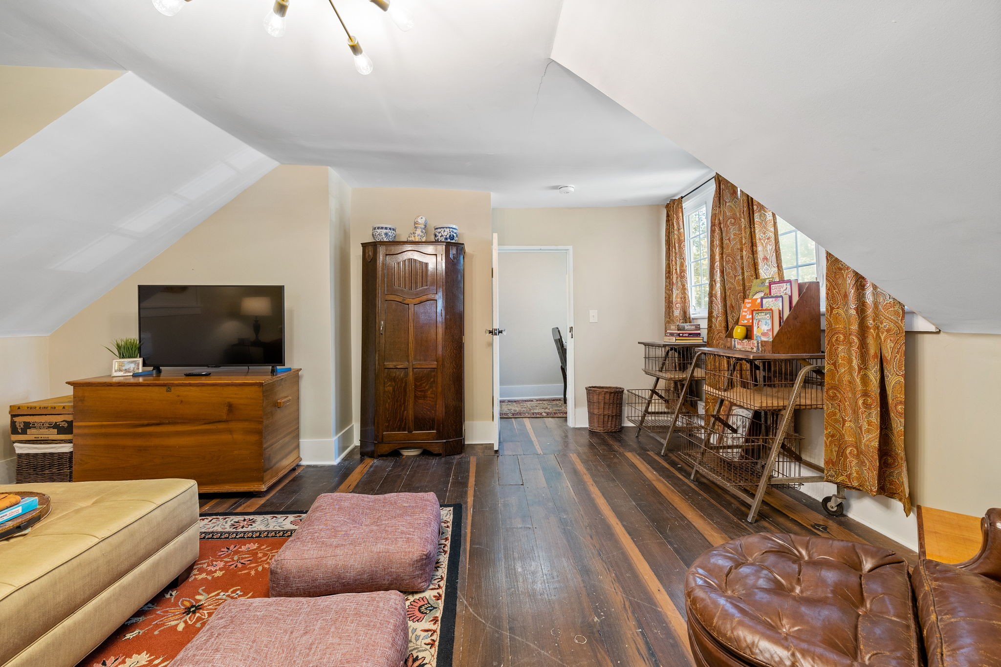 415 W 9th St