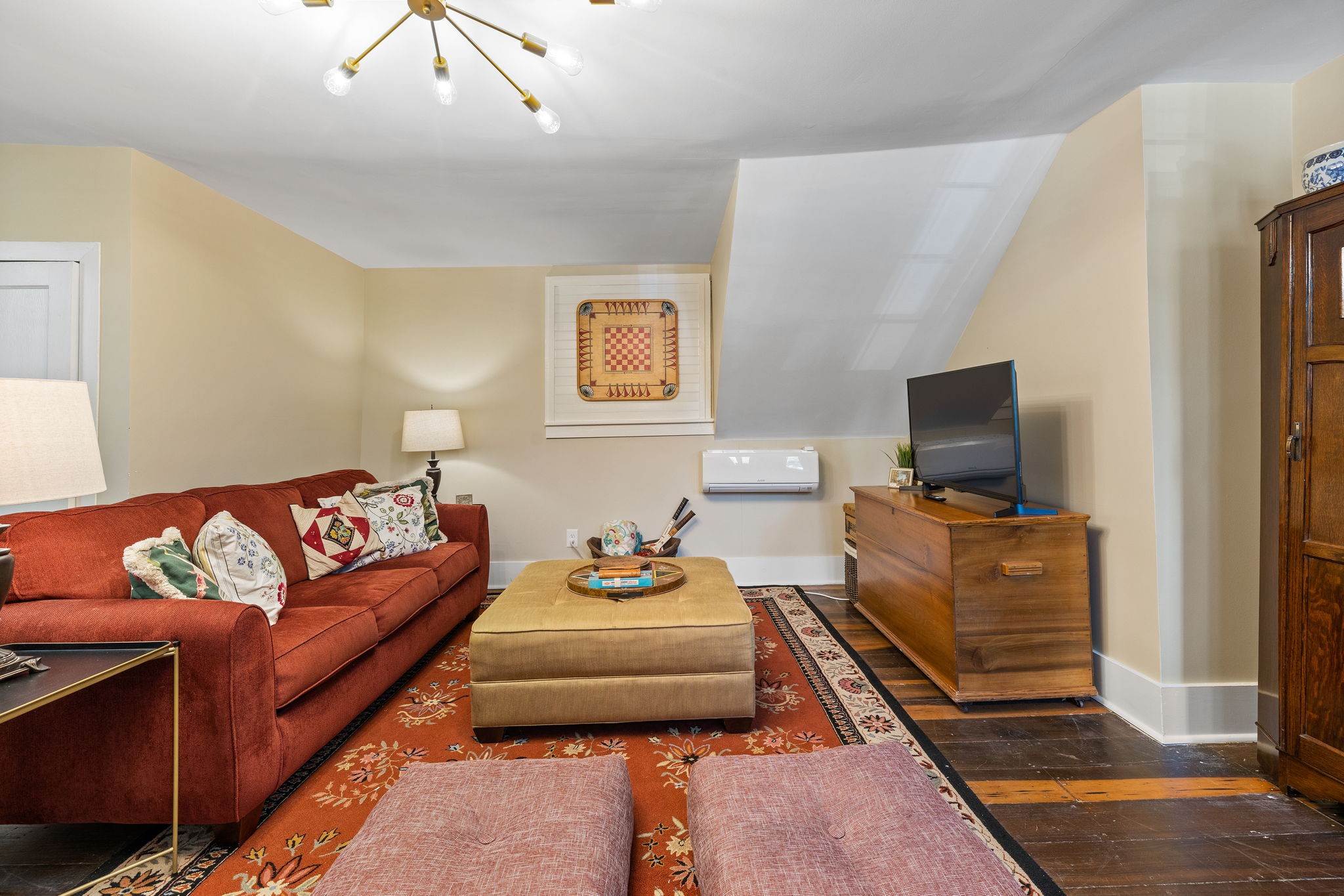 415 W 9th St