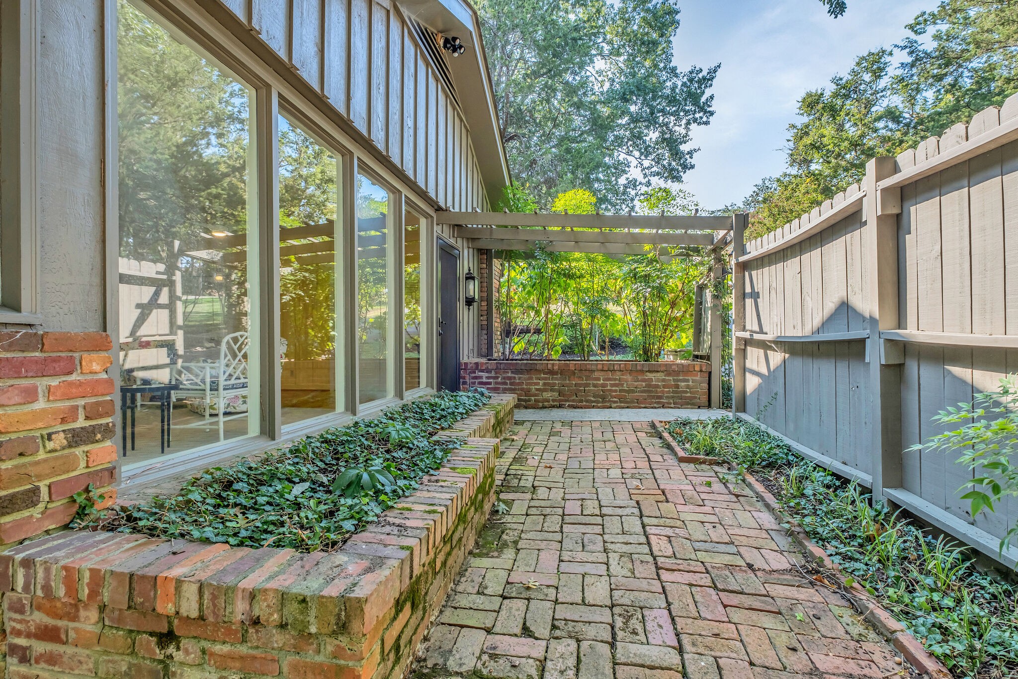 4530 Everett Dr