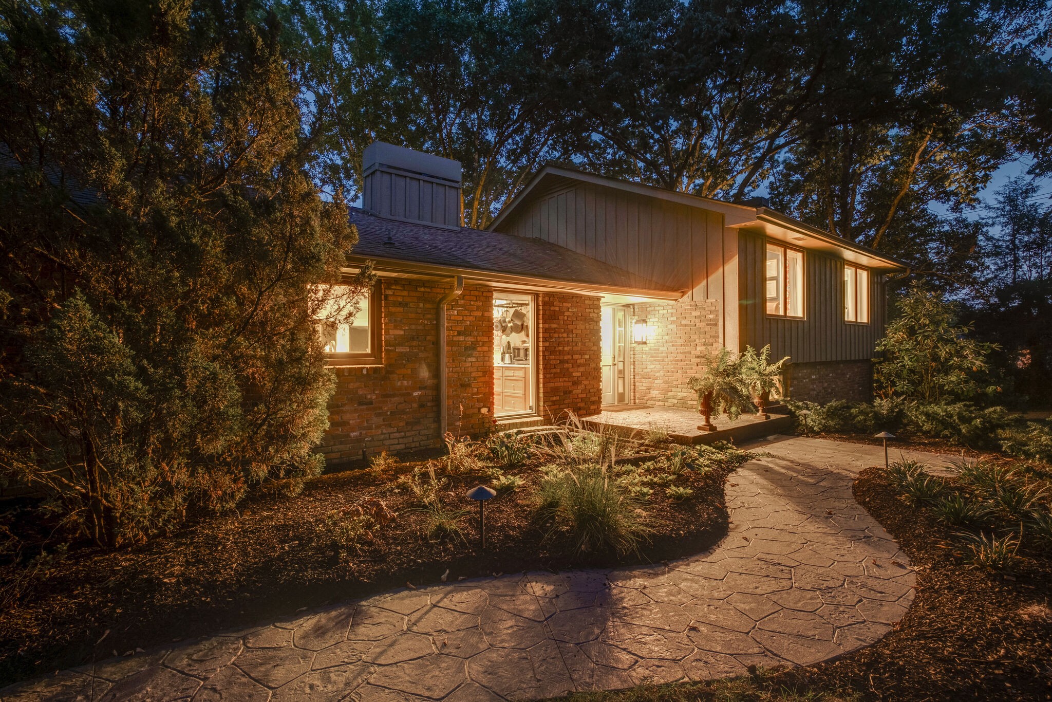 4530 Everett Dr