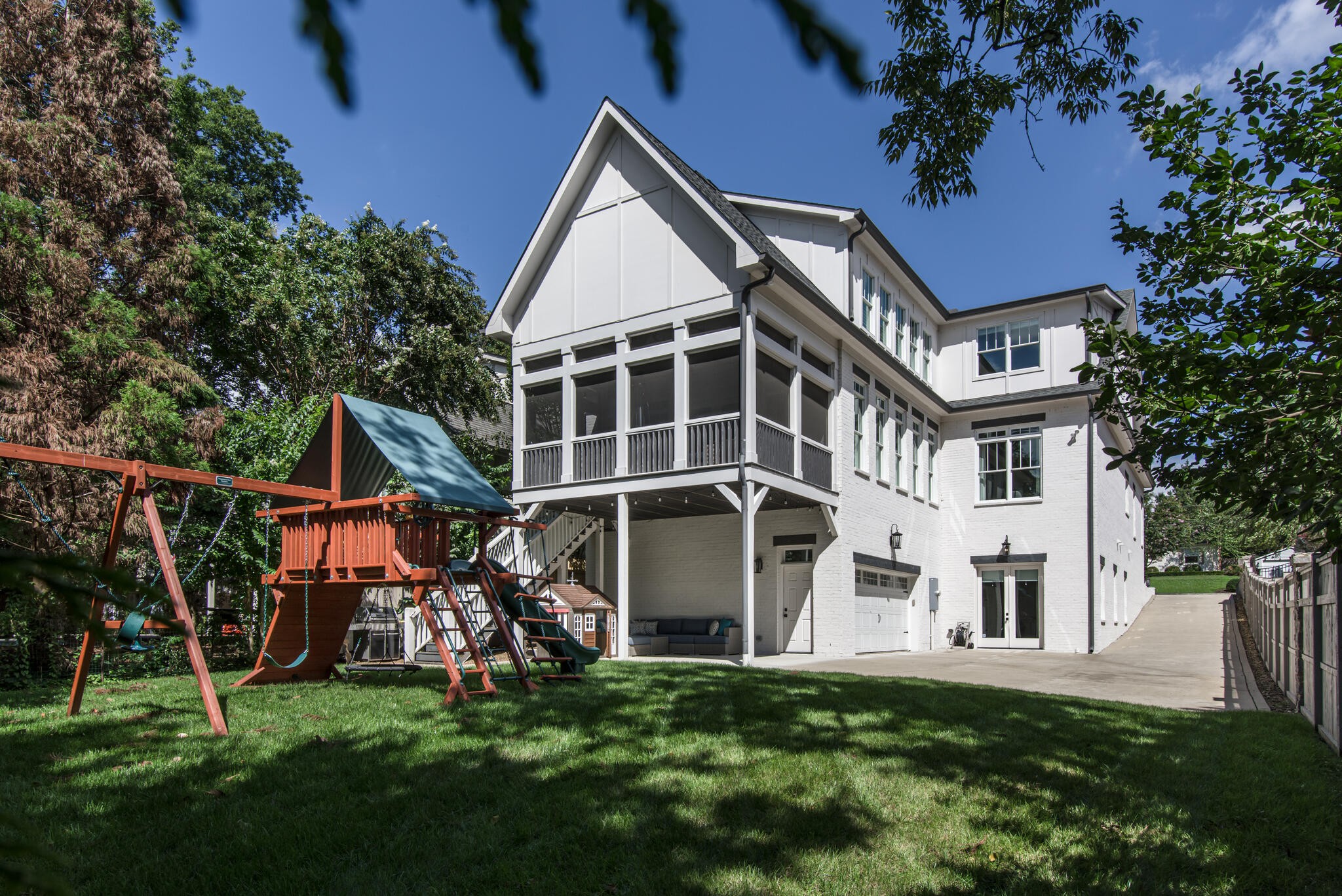 205 Leonard Ave