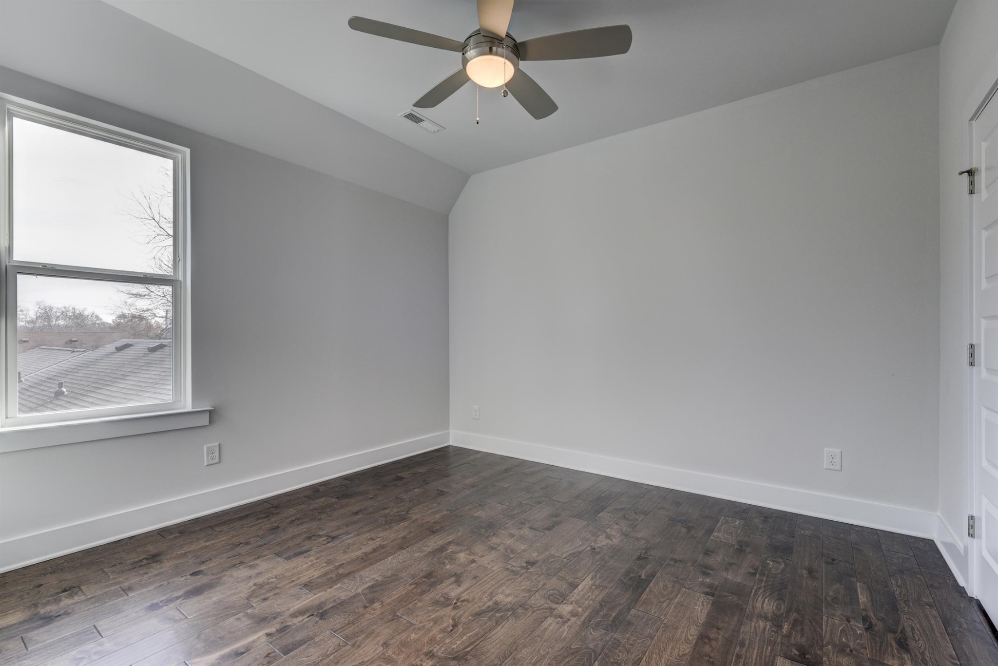 516A Moore Ave