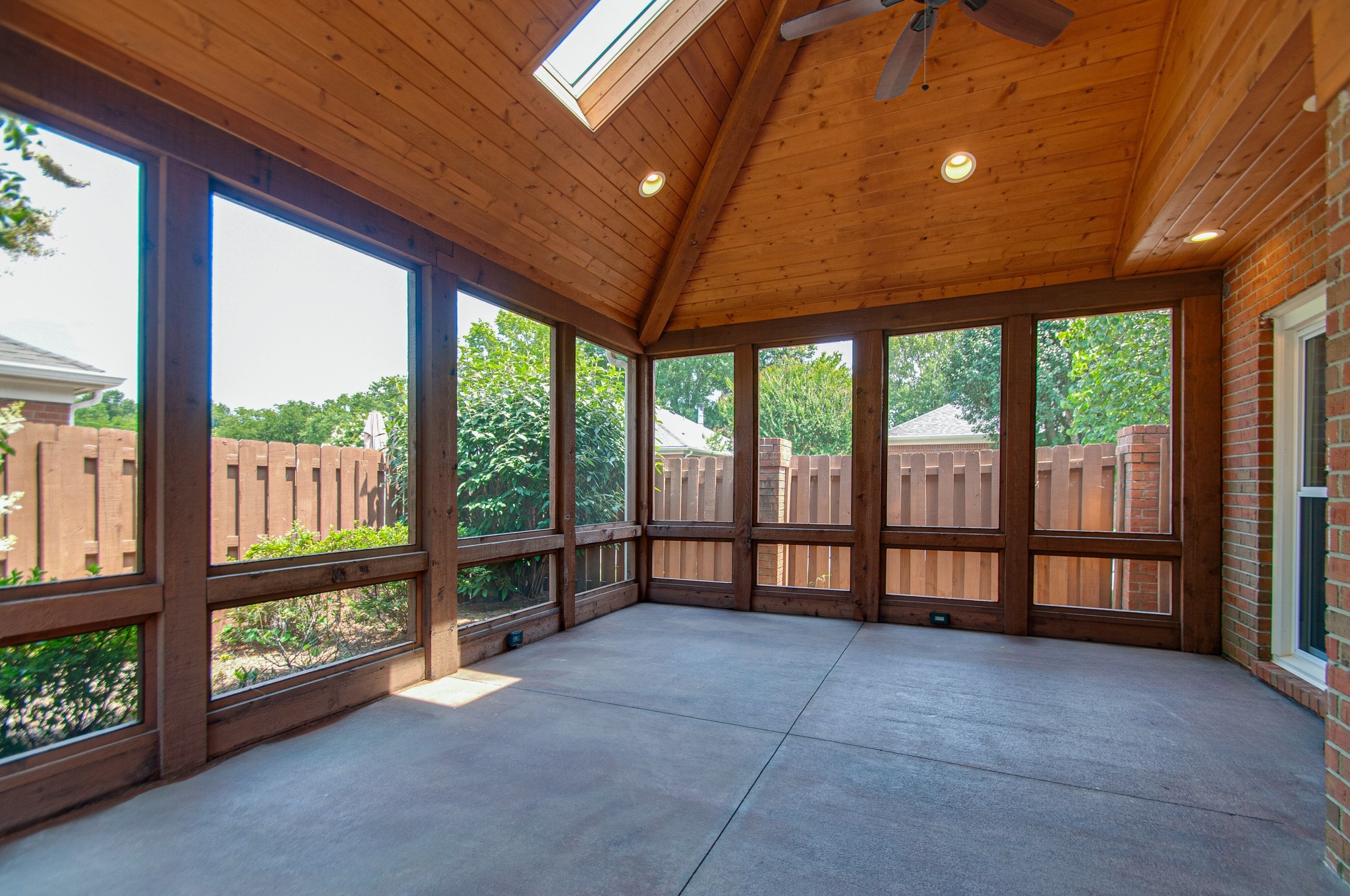 312 Fairbourne Grn