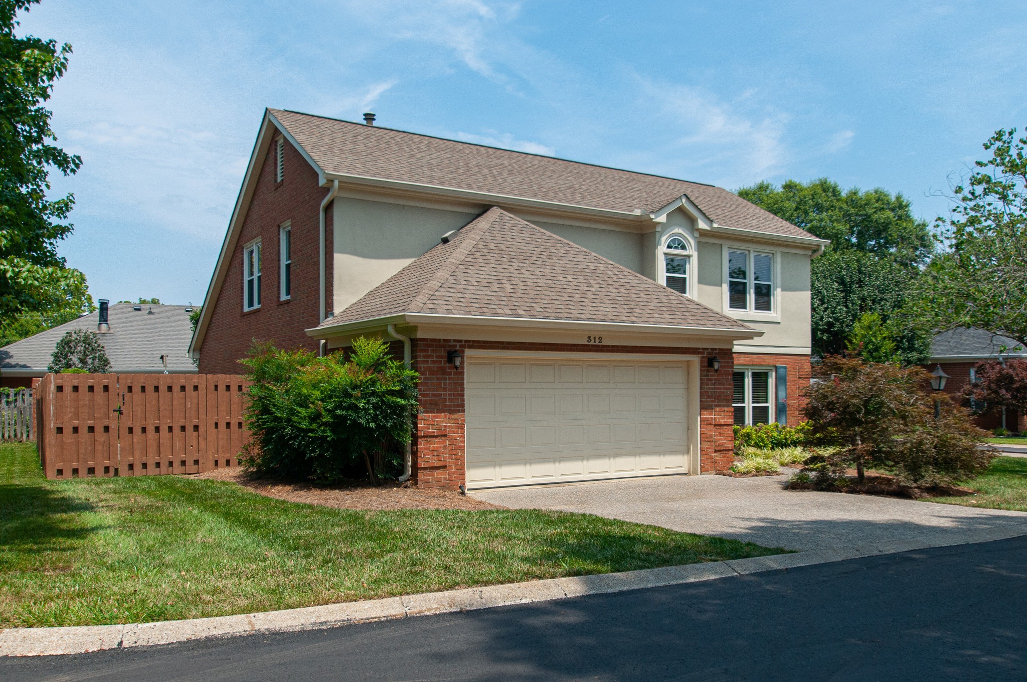 312 Fairbourne Grn