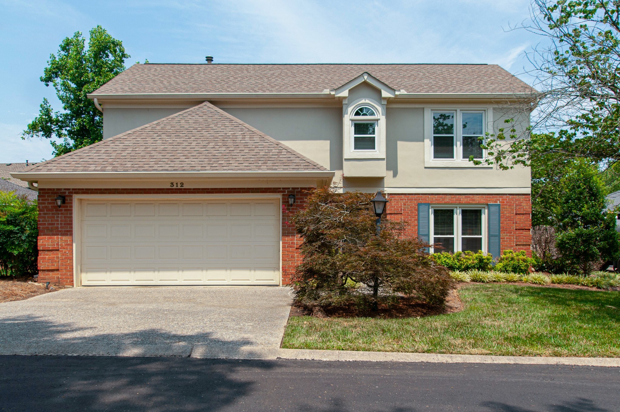 312 Fairbourne Grn