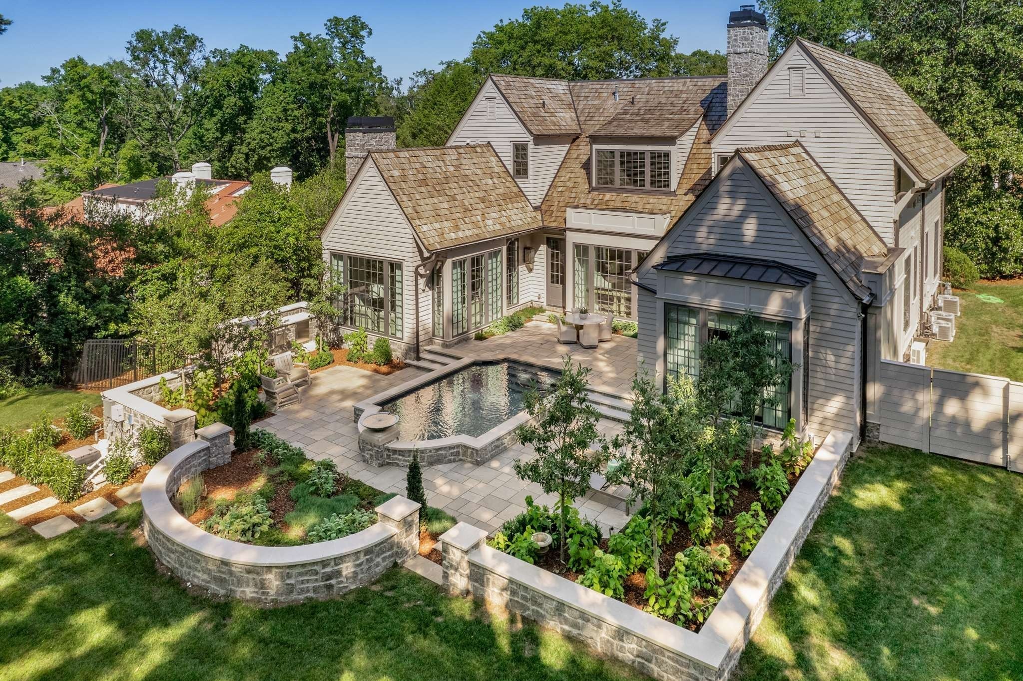 325 Walnut Dr