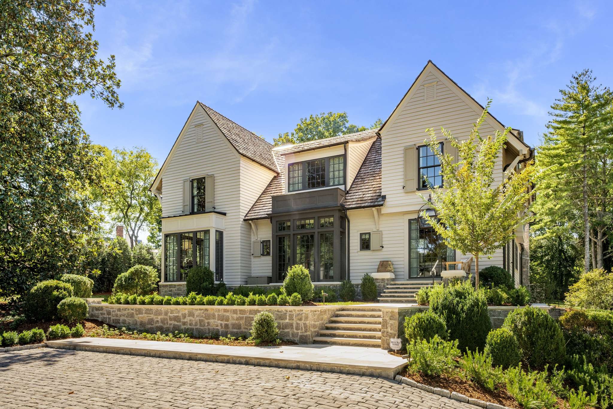 325 Walnut Dr