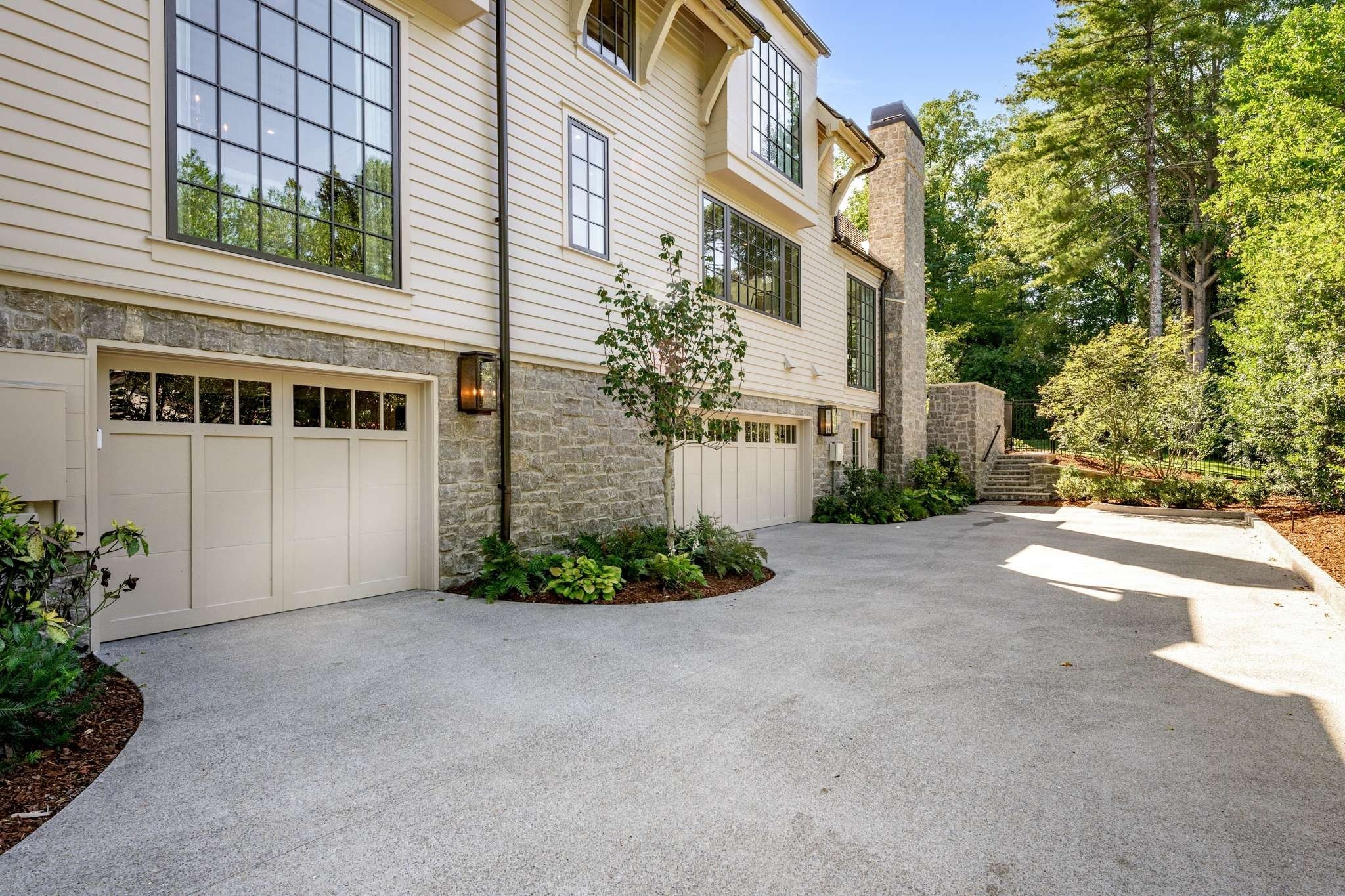 325 Walnut Dr