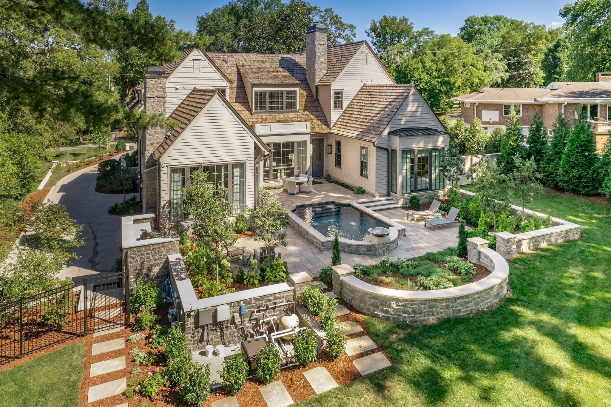 325 Walnut Dr
