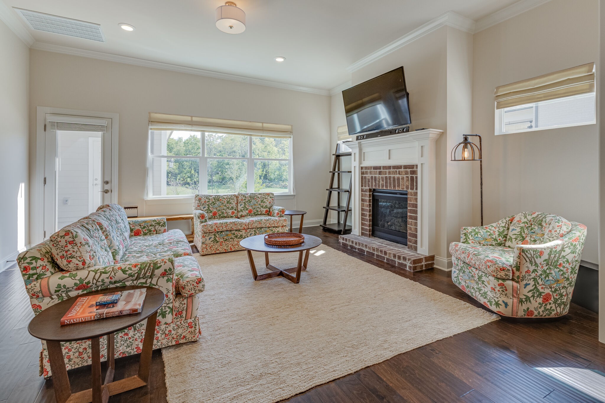 3000 Bushnell Farm Dr