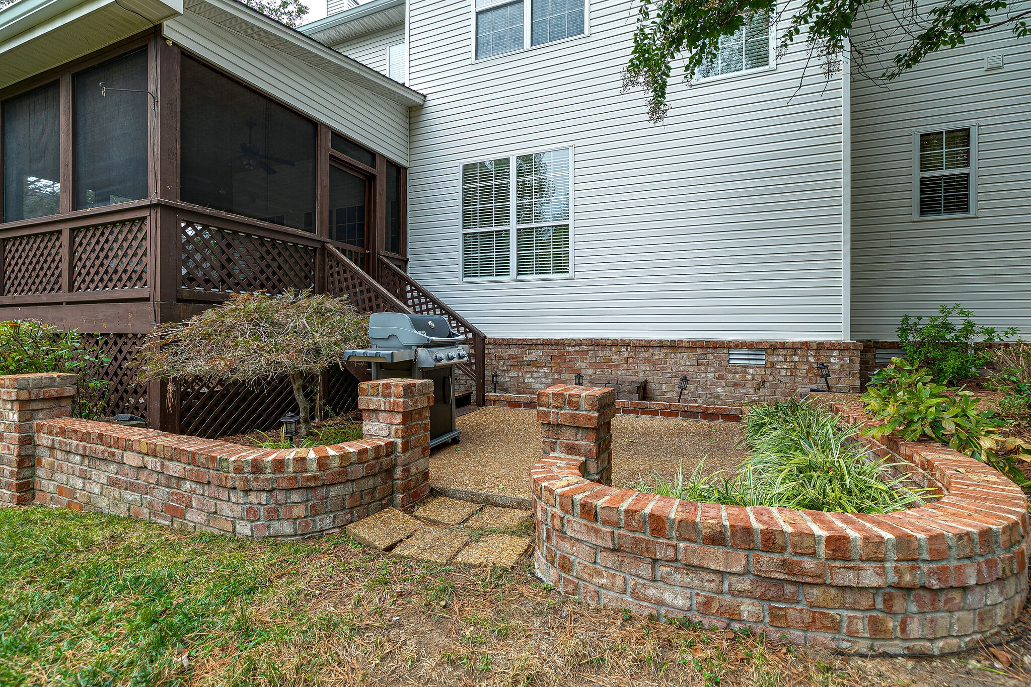 8012 Pine Forest Dr