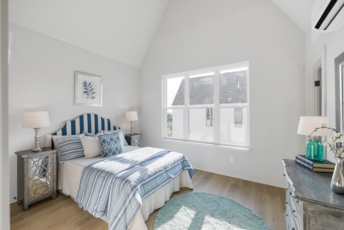 338 E Village Ln
