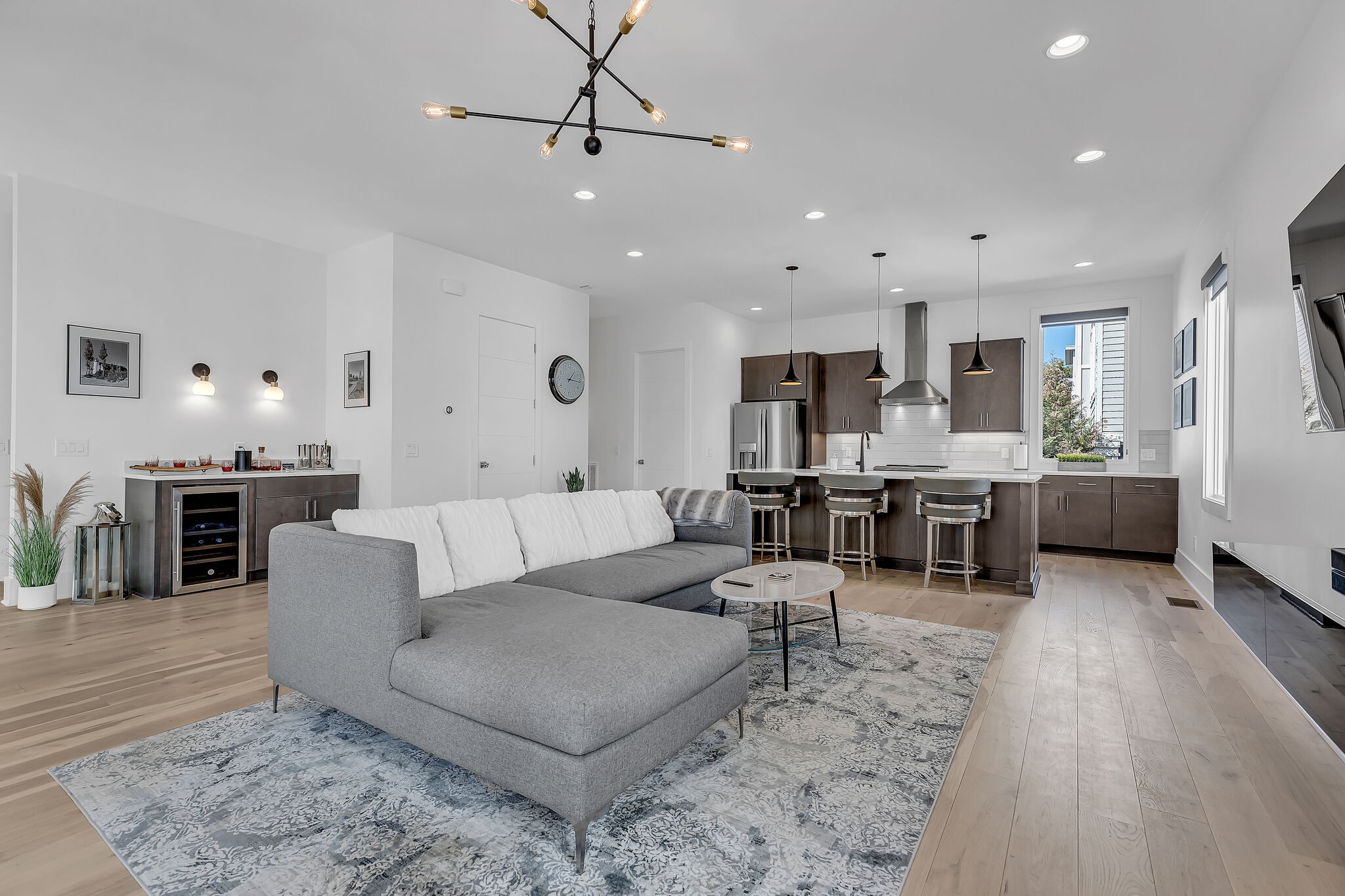 1242 2nd Ave, S Unit: 3