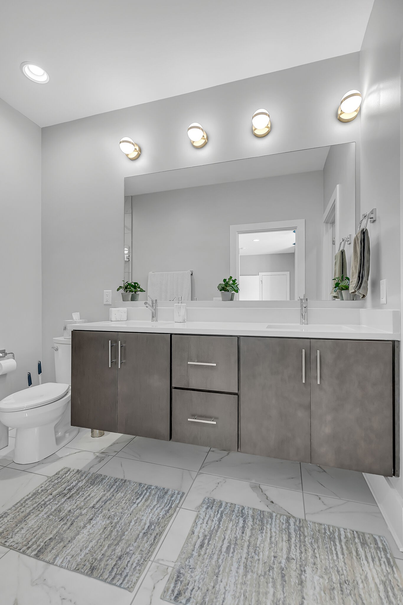 1242 2nd Ave, S Unit: 3