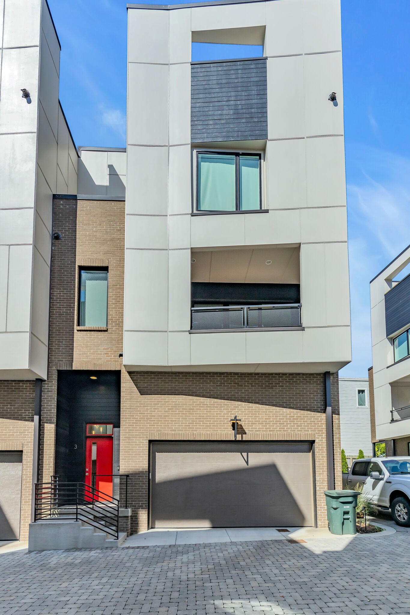 1242 2nd Ave, S Unit: 3
