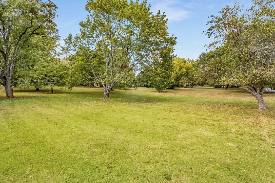 1225 Chickering Rd