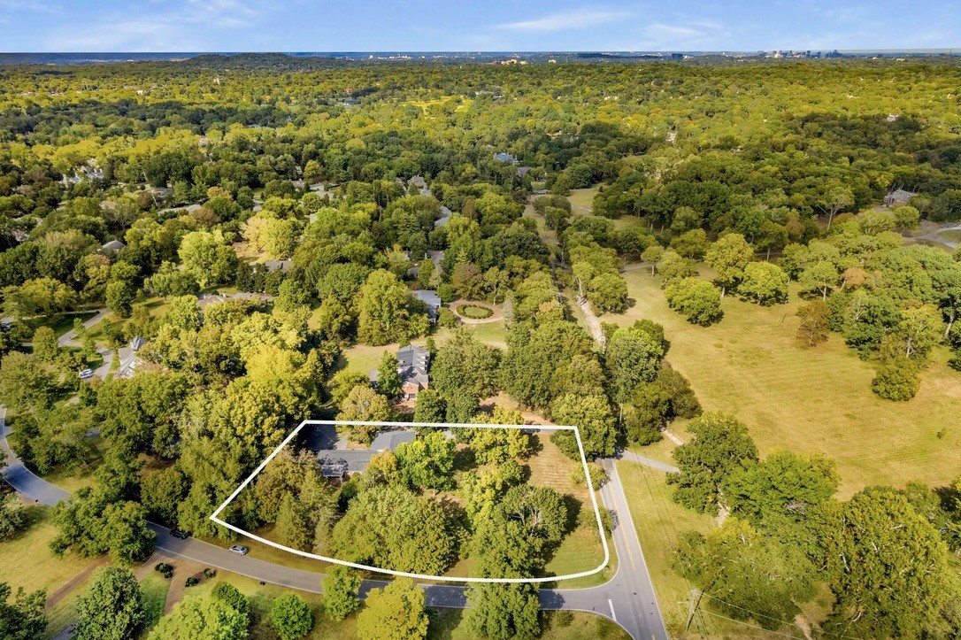1225 Chickering Rd