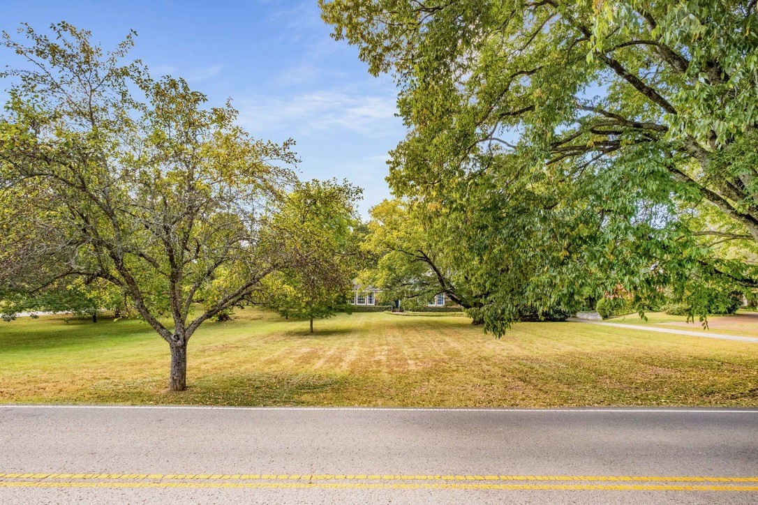 1225 Chickering Rd