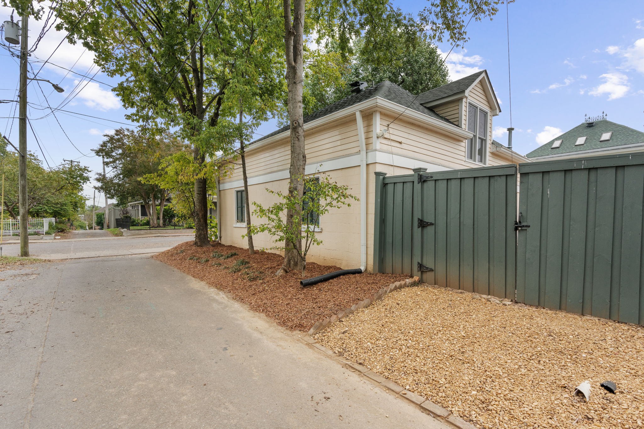 1113 Holly St