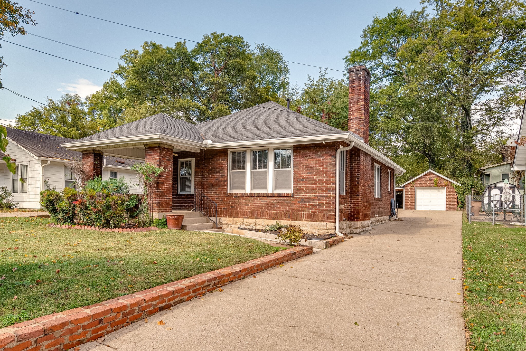 1123 Stratford Ave