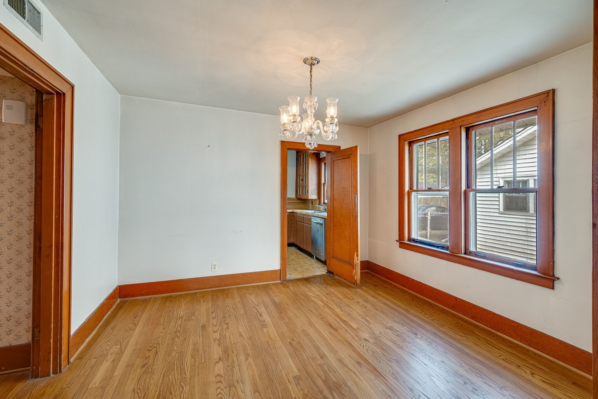 1123 Stratford Ave