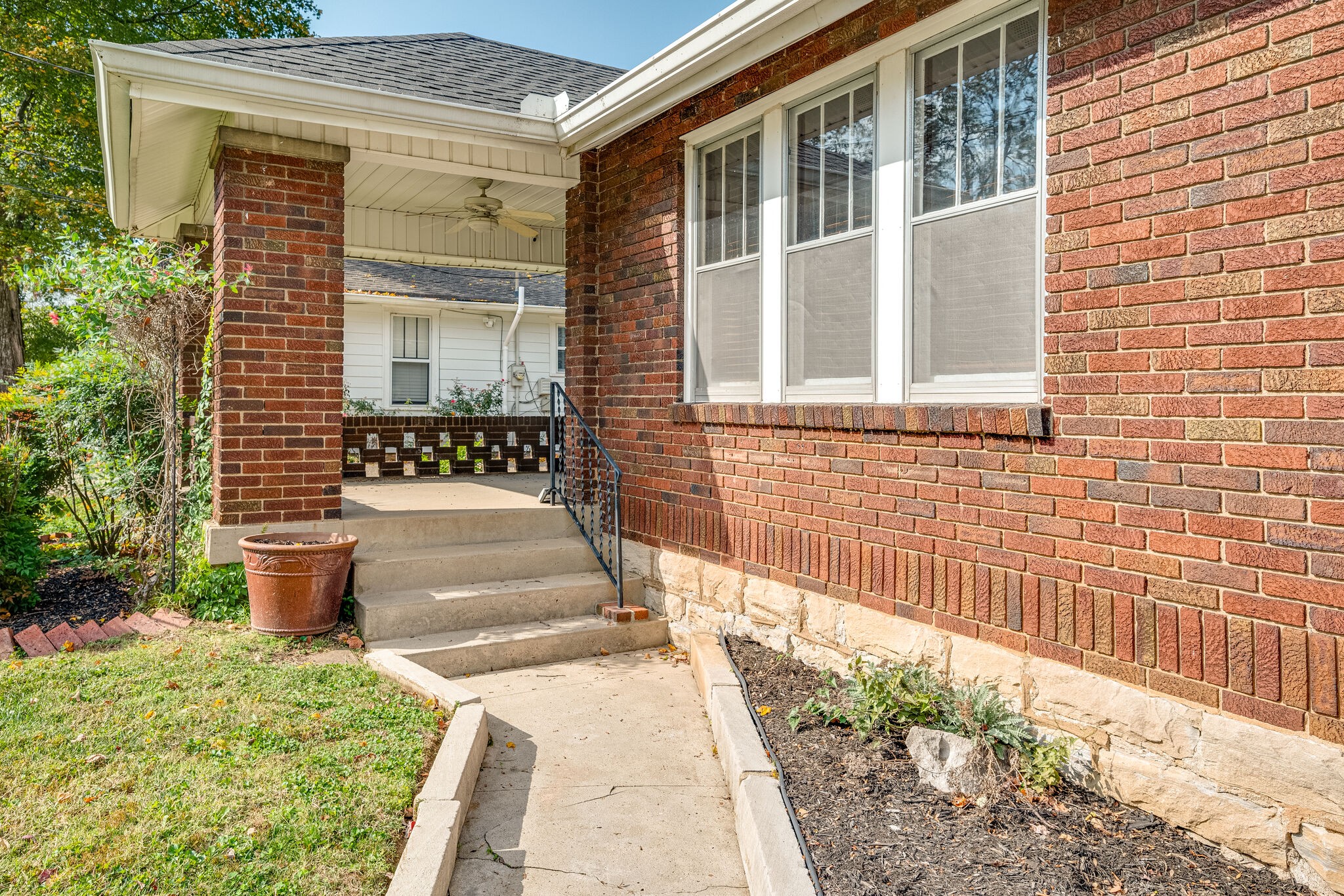 1123 Stratford Ave