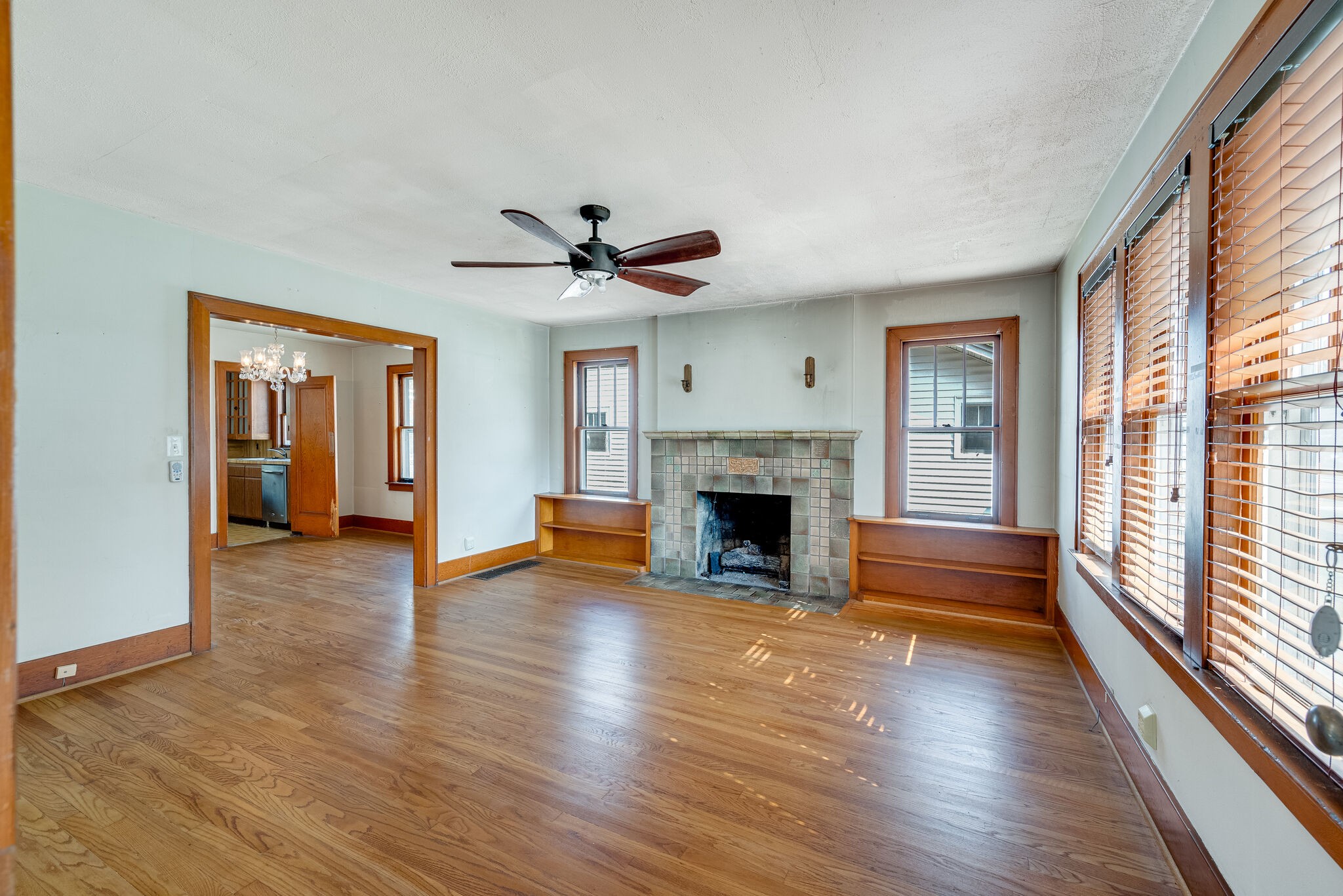 1123 Stratford Ave