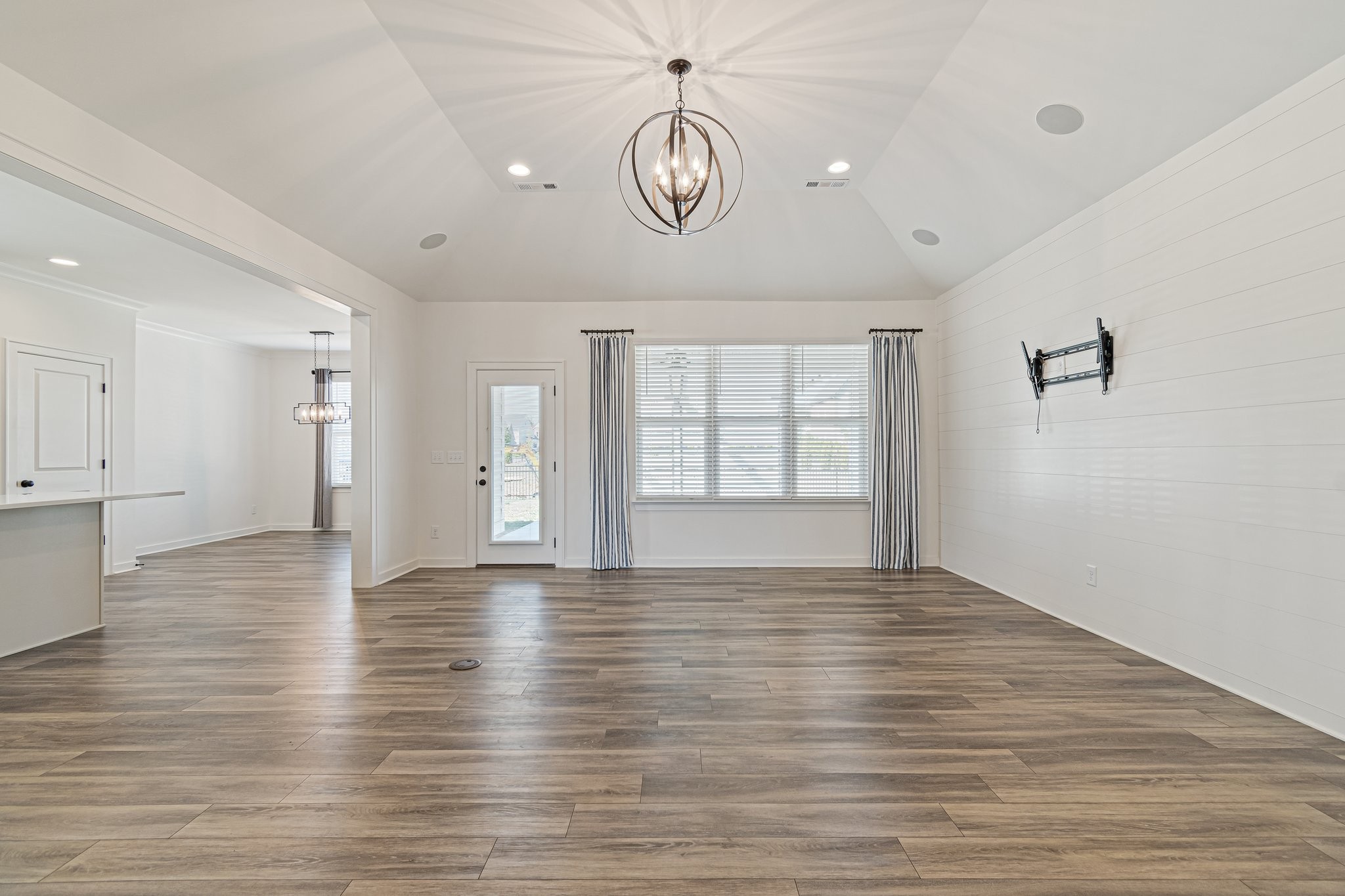7505 Delancey Dr
