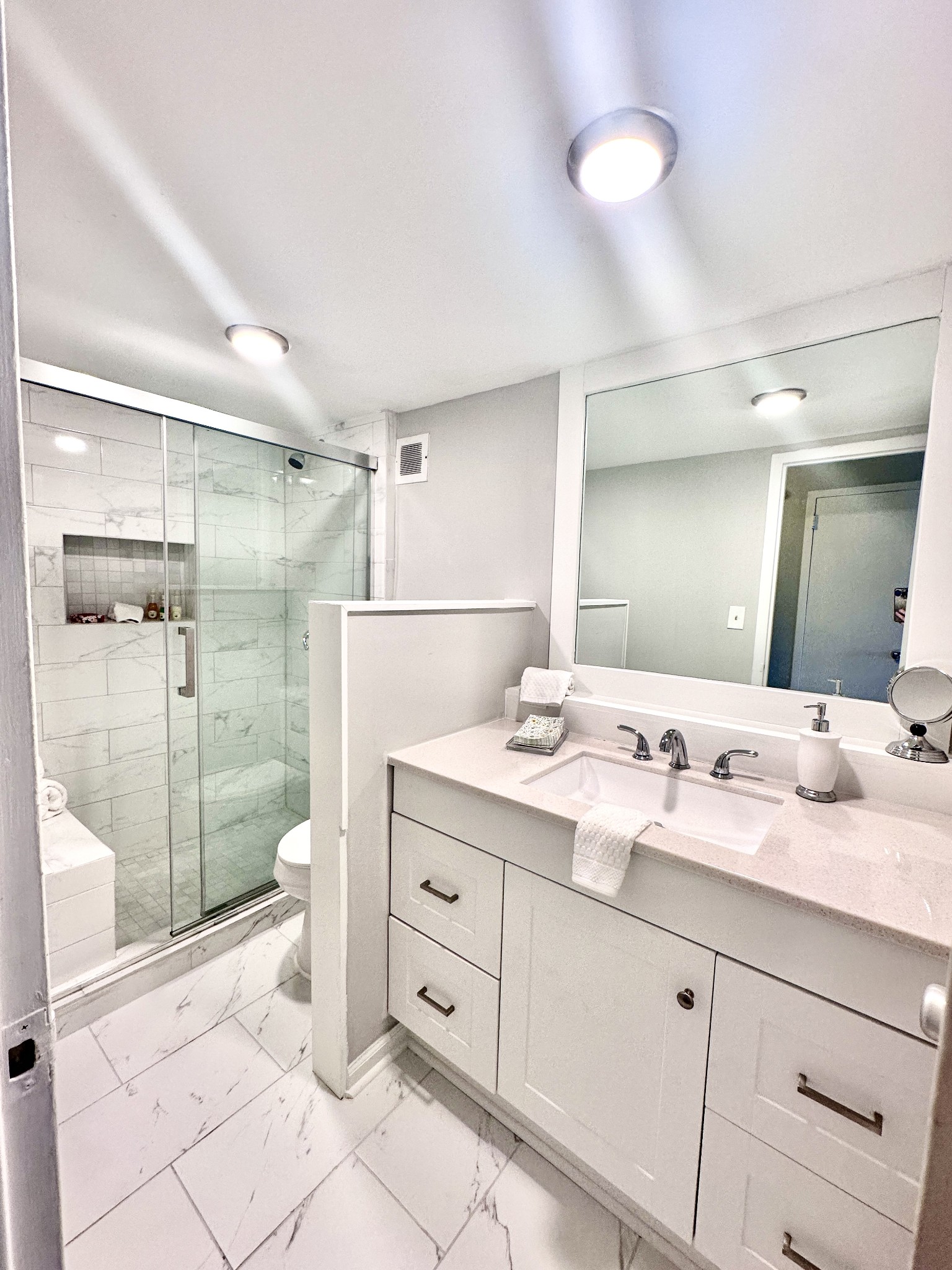 3415 W End Ave Unit: 910E