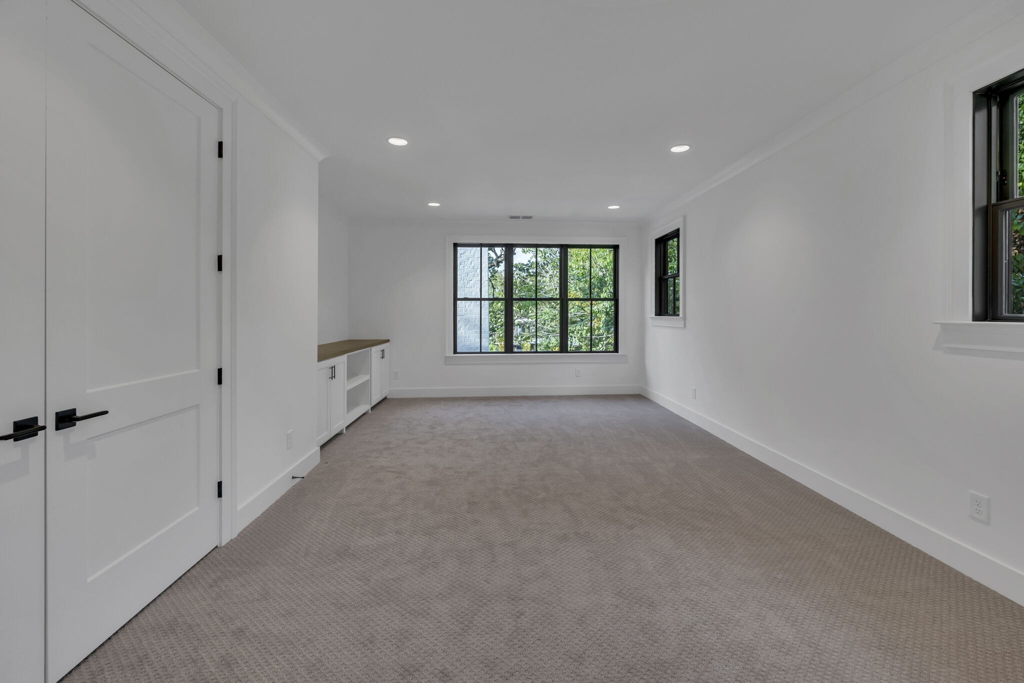 4125 Outer Dr