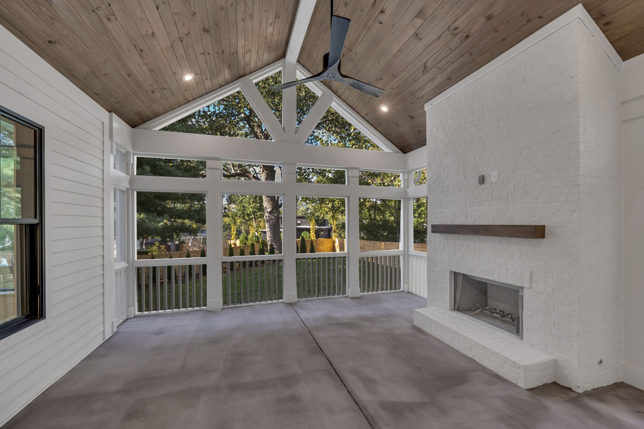 4125 Outer Dr