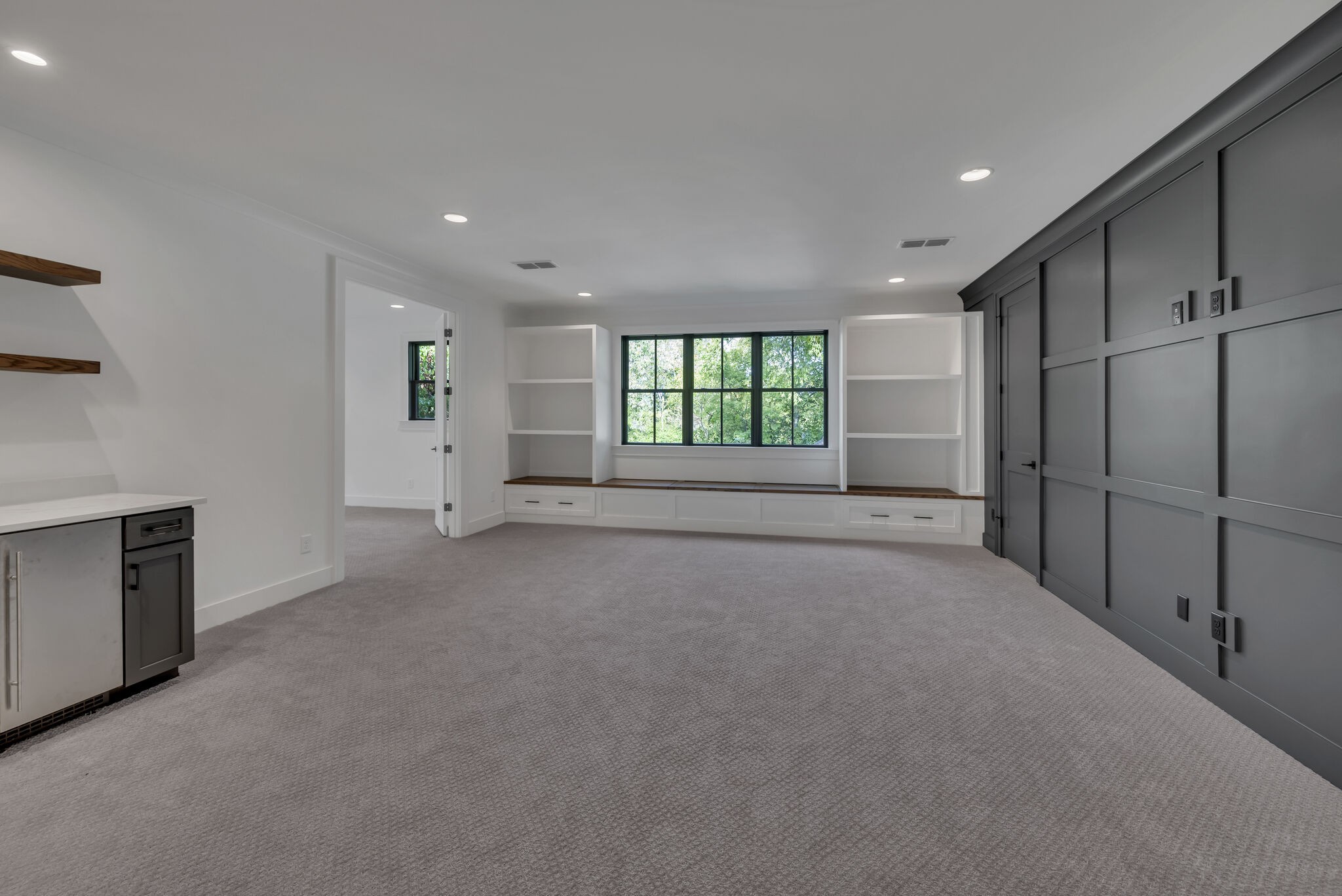 4125 Outer Dr