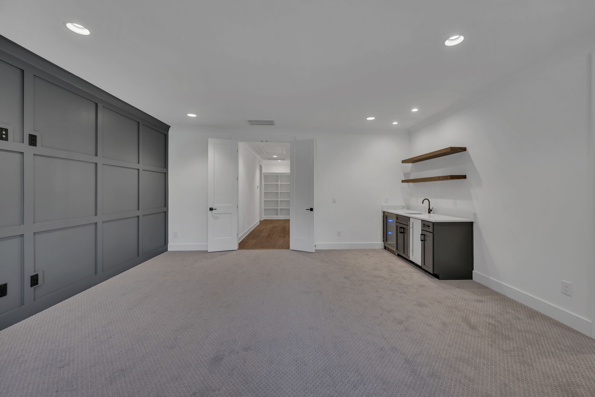 4125 Outer Dr