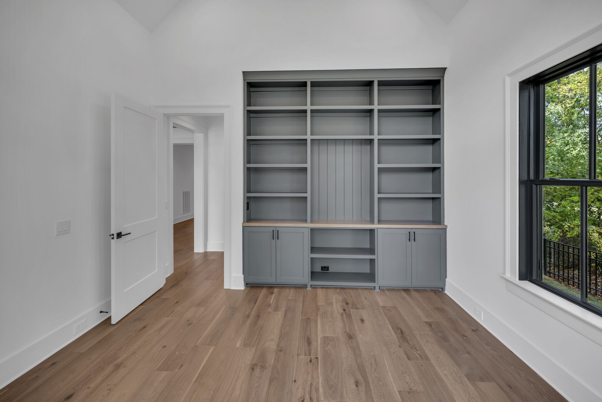 4125 Outer Dr
