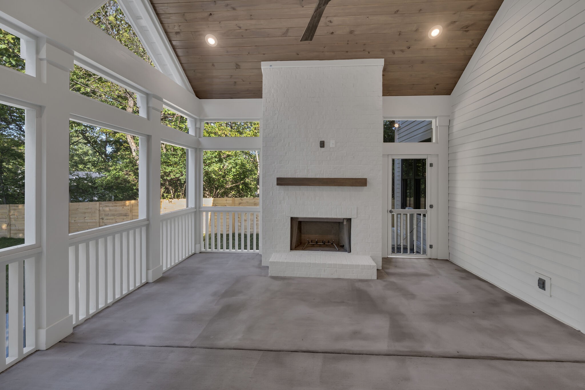 4125 Outer Dr