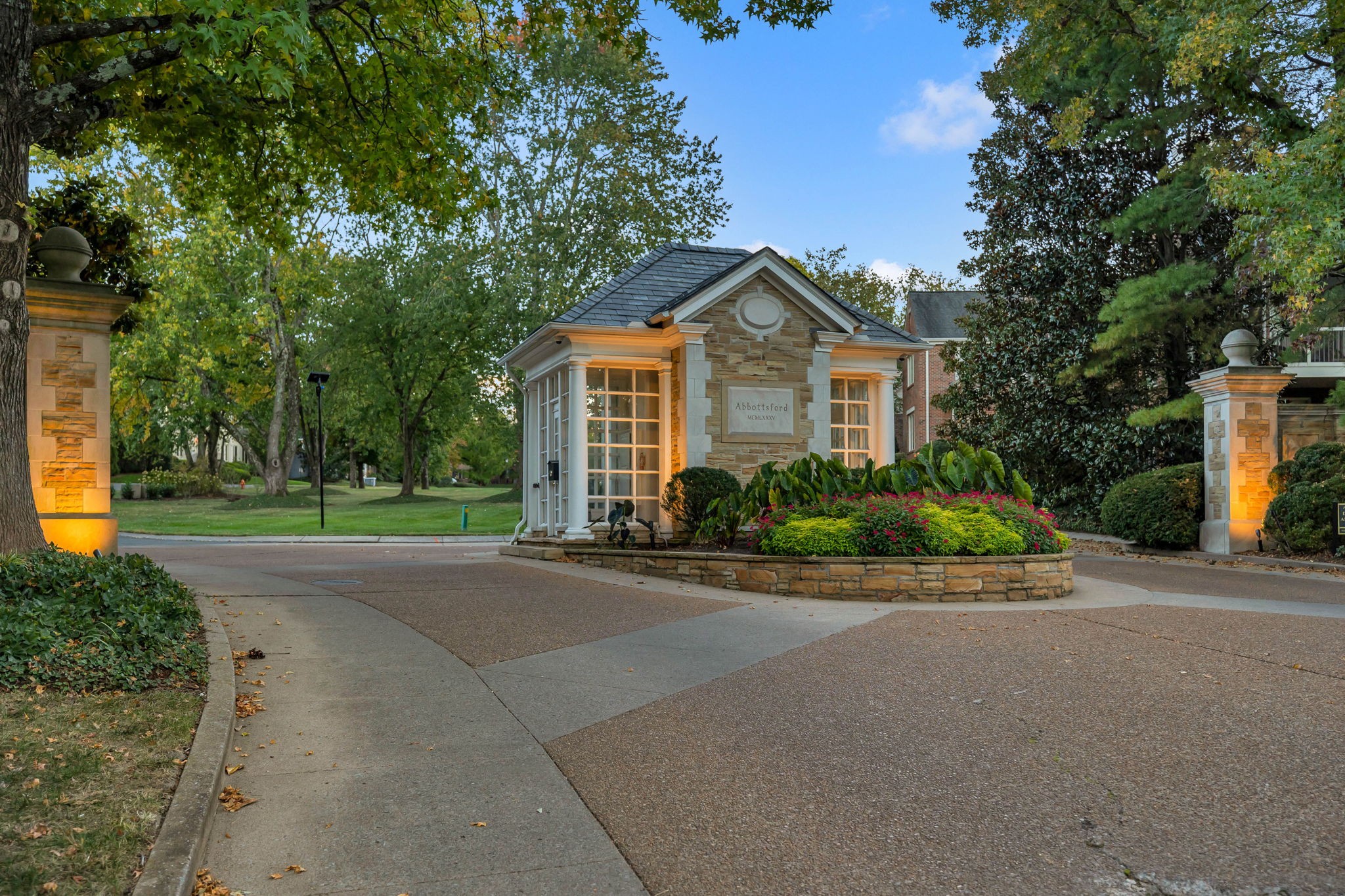 914 Bowring Park