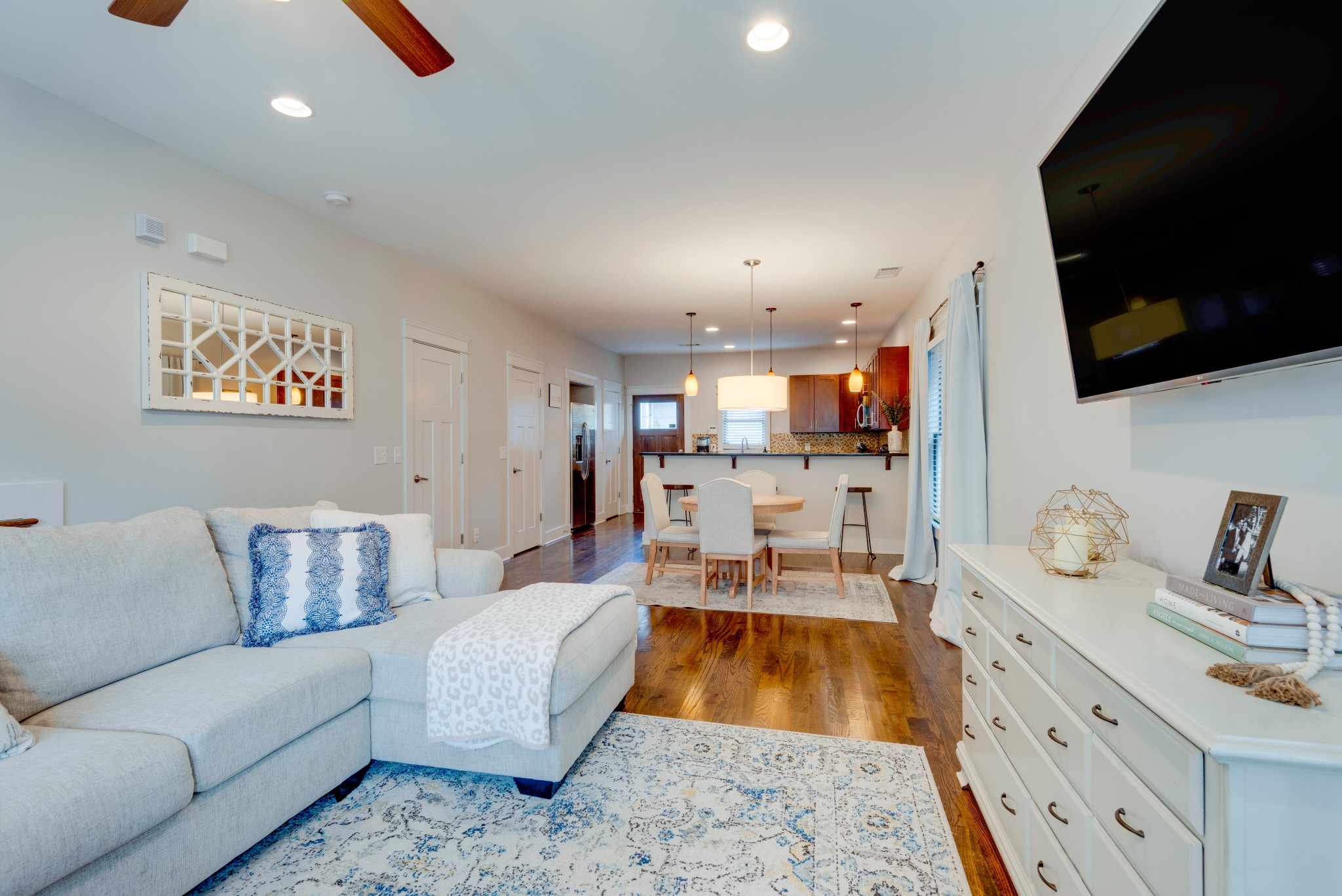302 Artisan Ln