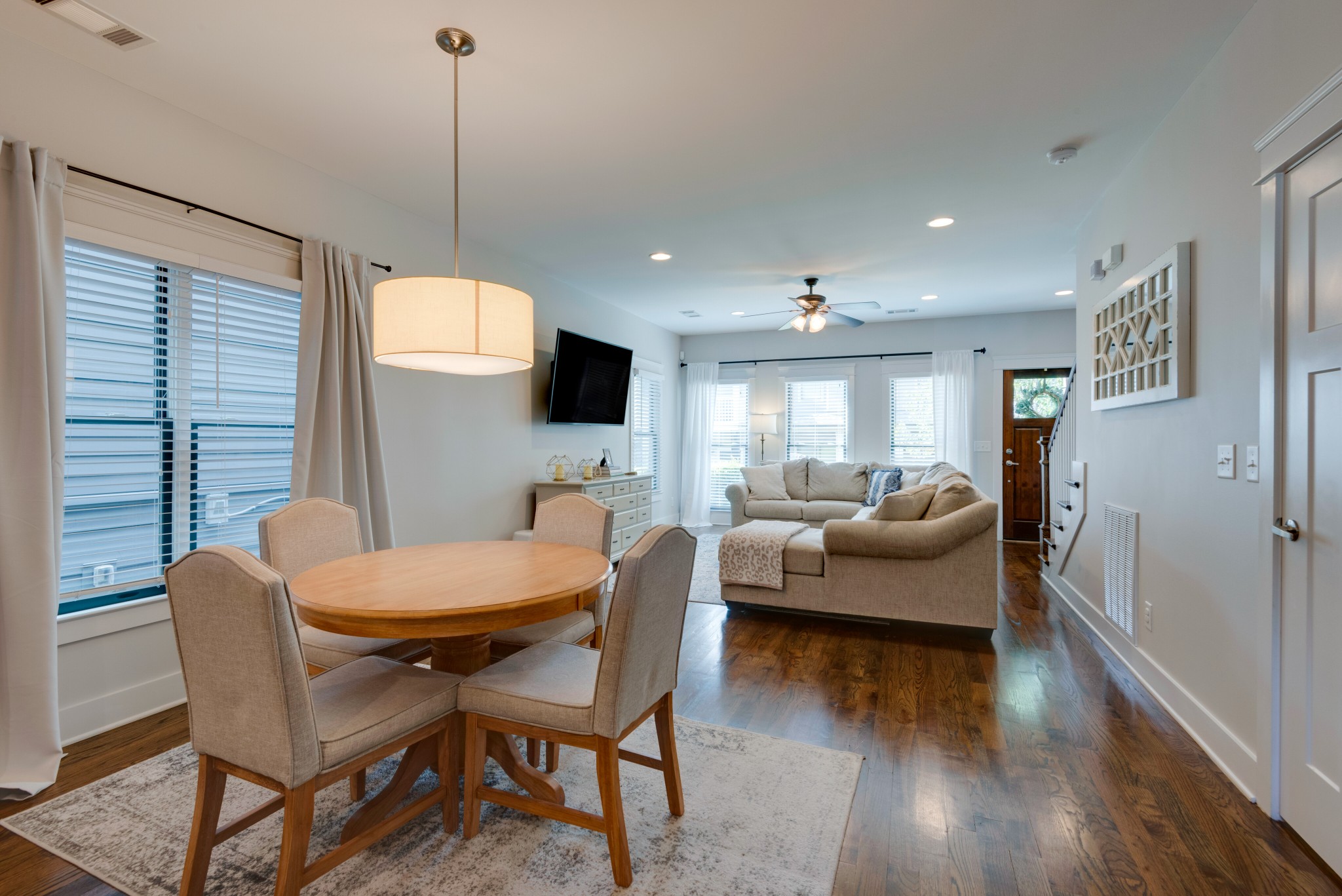 302 Artisan Ln