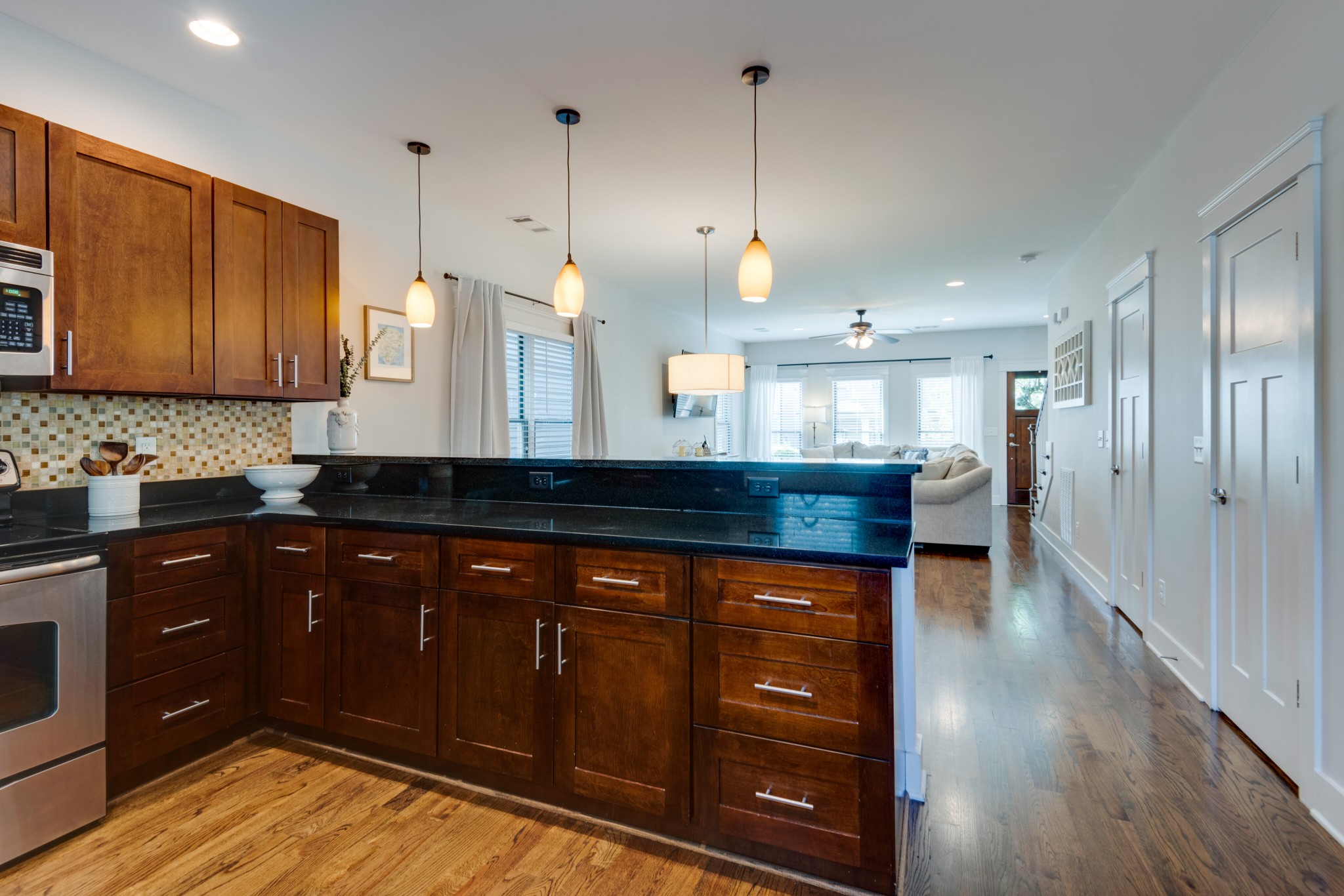 302 Artisan Ln