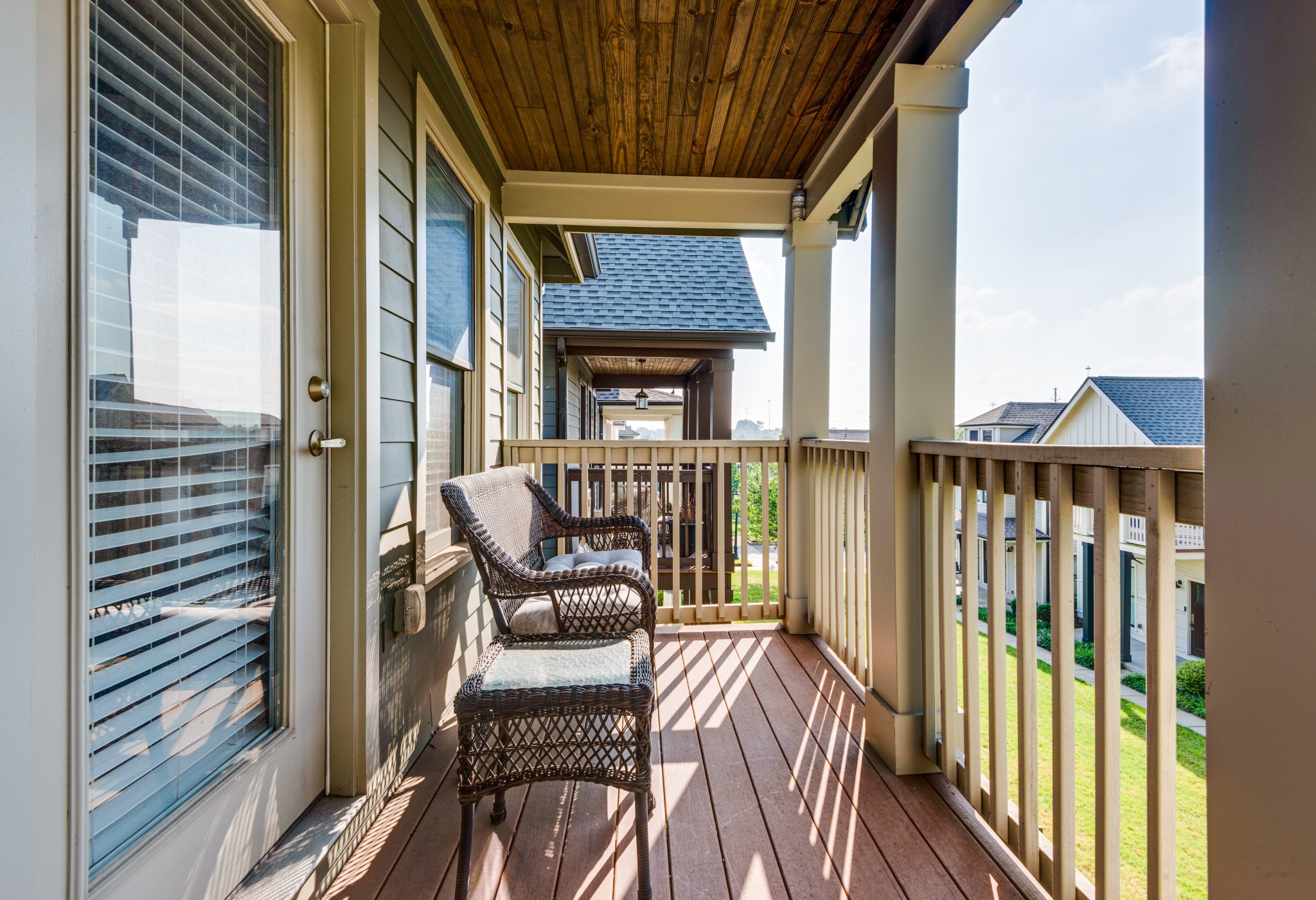 302 Artisan Ln