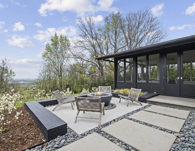 5875 Fredricksburg Dr