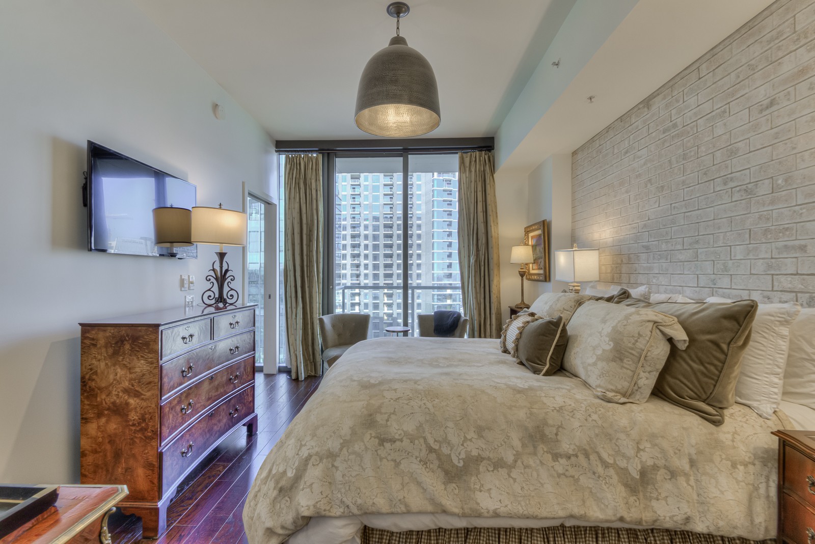 1212 Laurel St Unit: 1304