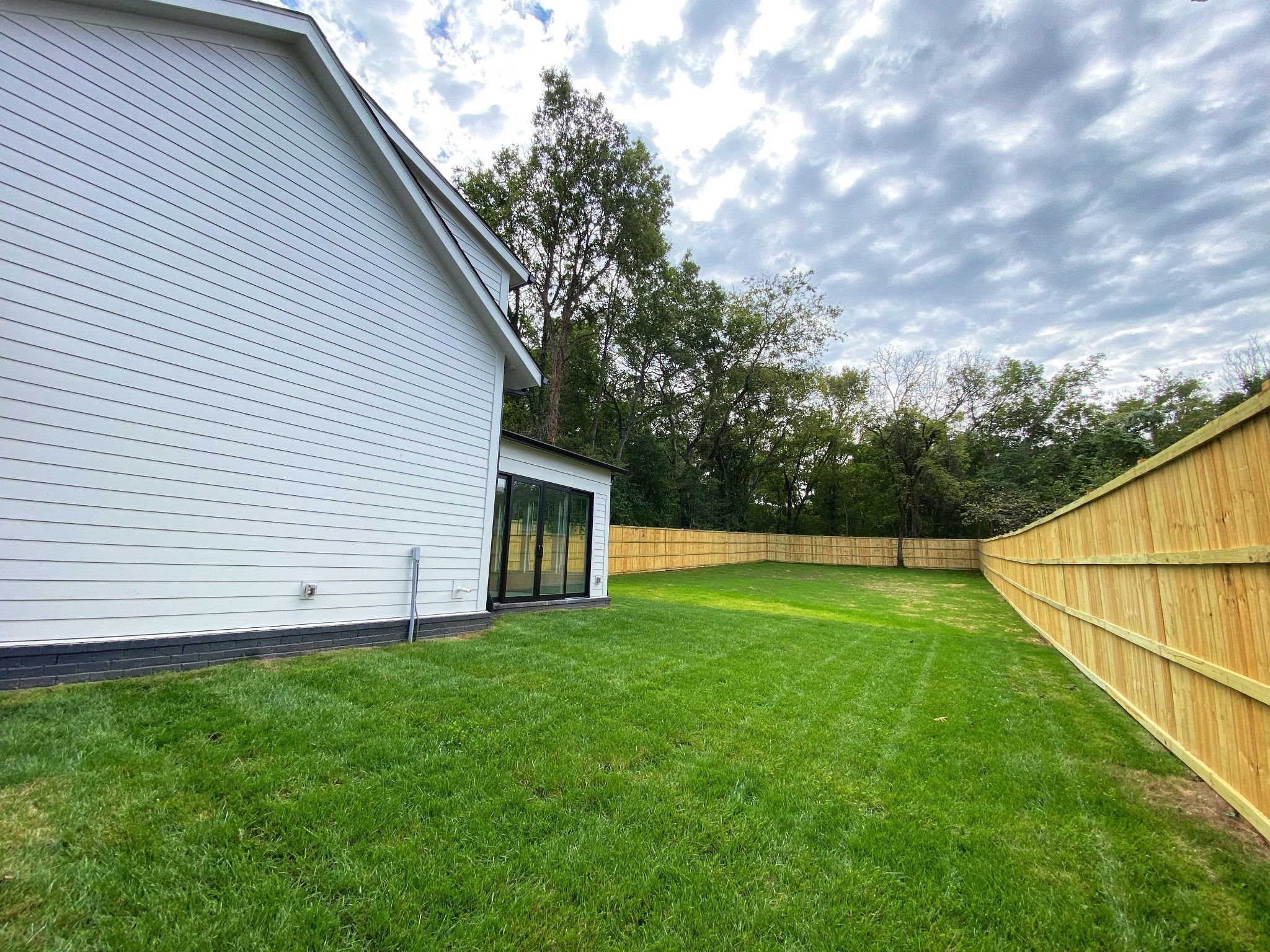 4033 Westlawn Dr