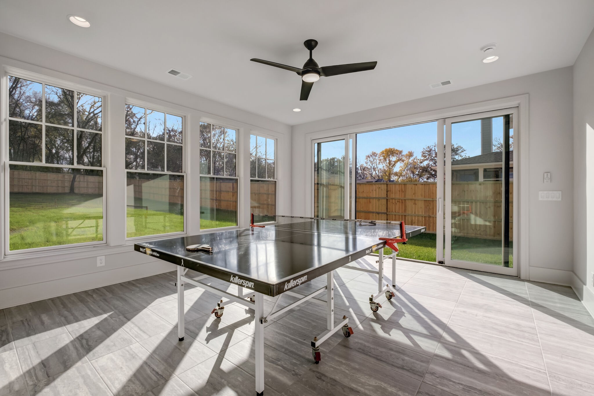 4033 Westlawn Dr