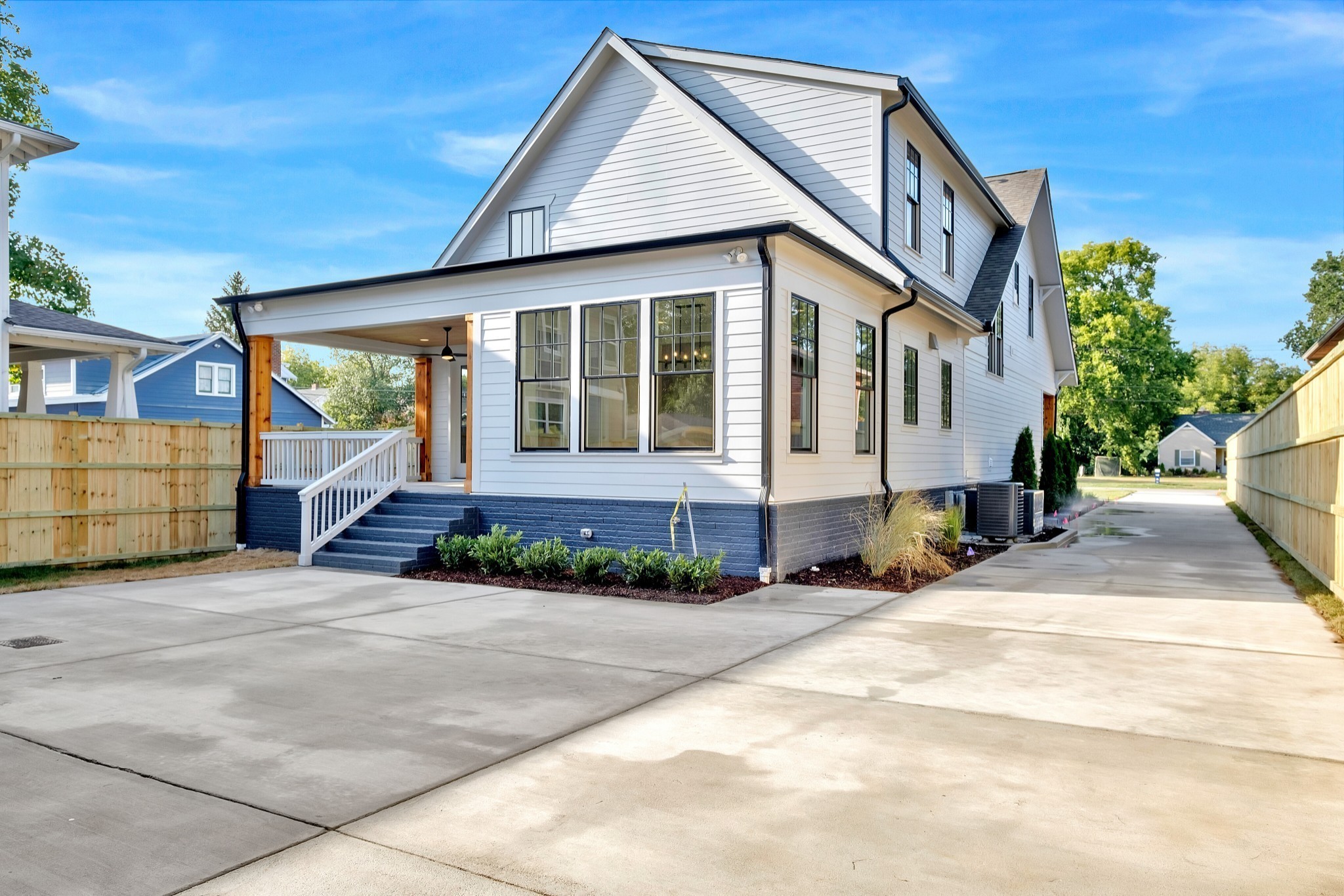 4033 Westlawn Dr